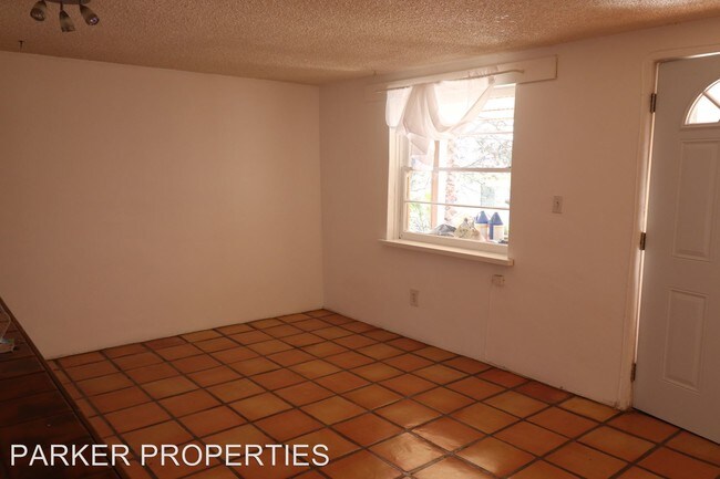 Building Photo - 8507-8509 Golden Ridge Rd