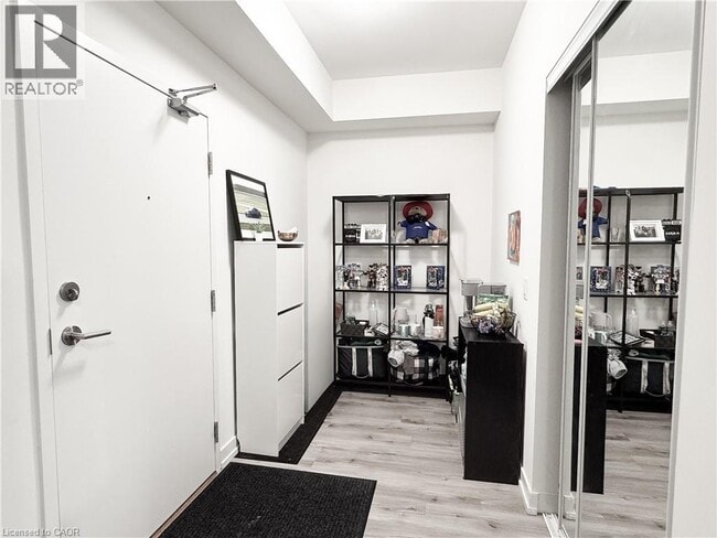 Photo du bâtiment - 504 Northfield Dr E