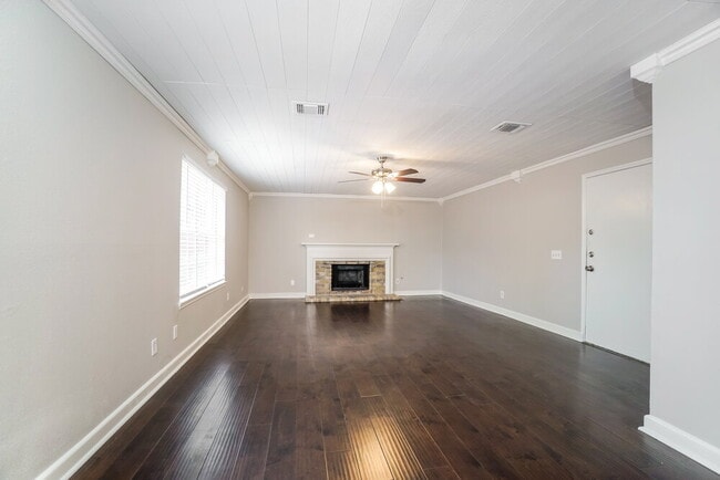 Building Photo - 9934 Totem Trail