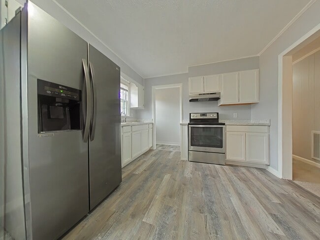 Building Photo - 6841 Radial Dr