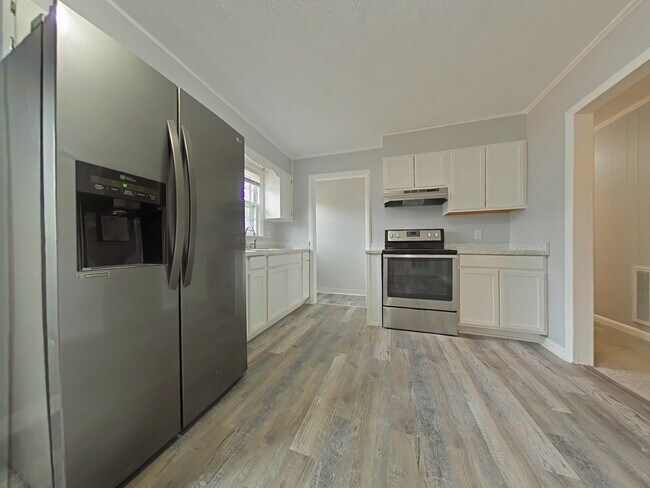 Foto del edificio - 6841 Radial Dr