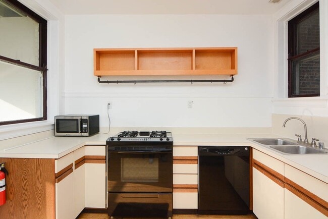 Building Photo - 1309 W Newport Ave