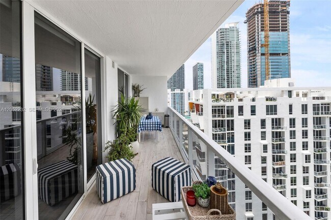 Foto del edificio - 600 NE 27th St