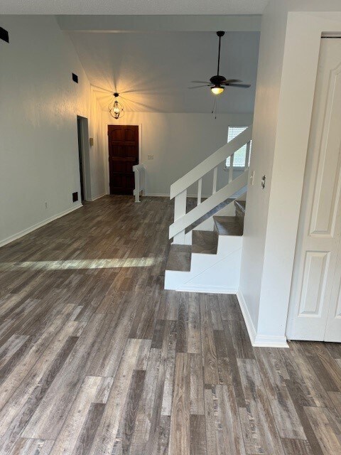 Building Photo - 280 Bayridge Ct