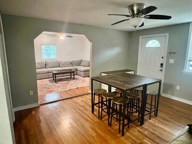 Building Photo - 185 Fishburne St