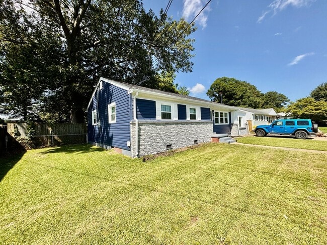 Building Photo - Charming Brick Ranch Near the Beach & Bases