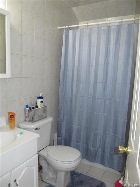 Baño del pasillo - 2207 Delanoy Ave