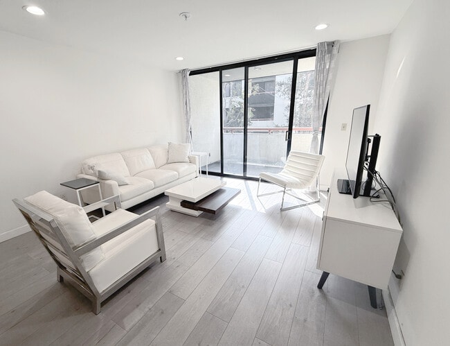 Building Photo - 222 S Central Ave