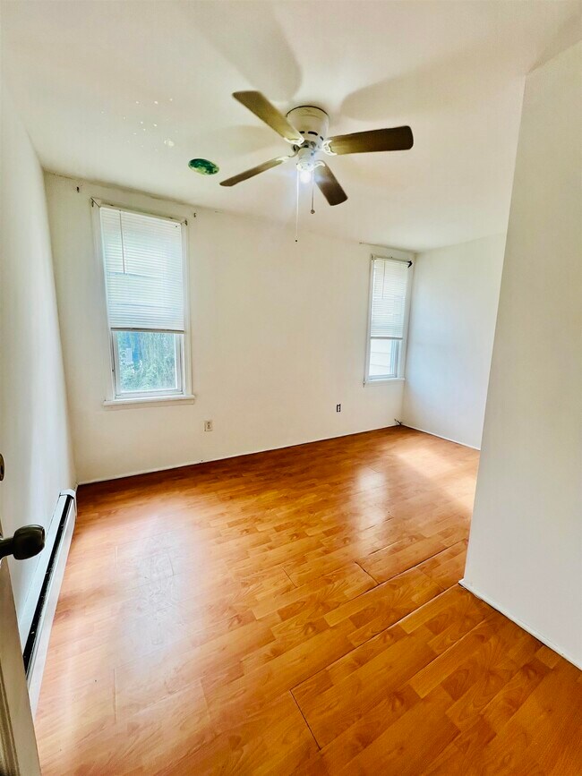 Foto del edificio - 432 Mallory Ave