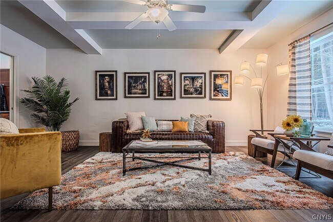 Foto del edificio - 900 Russia Rd