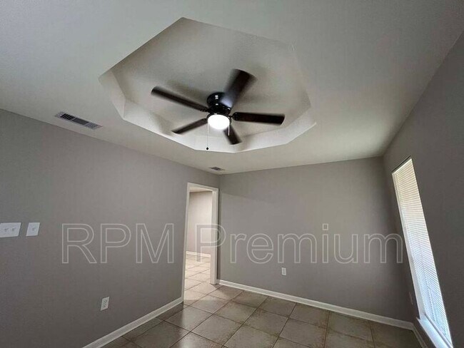 Foto del edificio - 1114 Willow Creek Dr