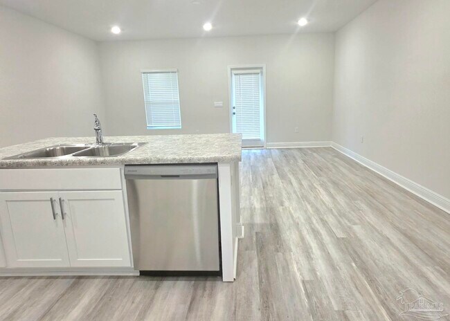 Building Photo - 1306 Leeway Dr