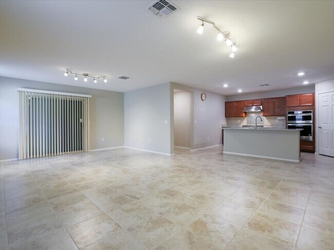 Foto del edificio - Elegant 3-Bedroom Retreat with Solar Panels & Smart Home Features!