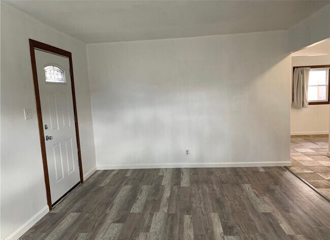 Building Photo - 706 Hine Ave