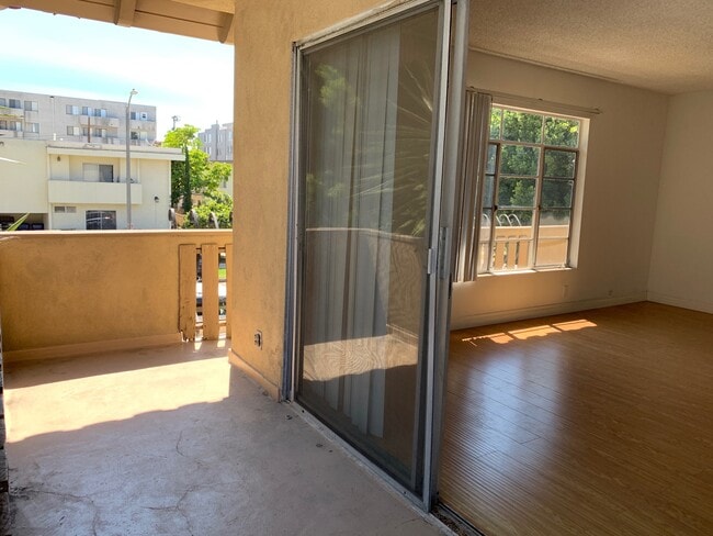Building Photo - 3752 Mentone Ave