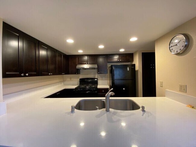 Building Photo - Updated Two Bedroom Two Bathroom Condo!