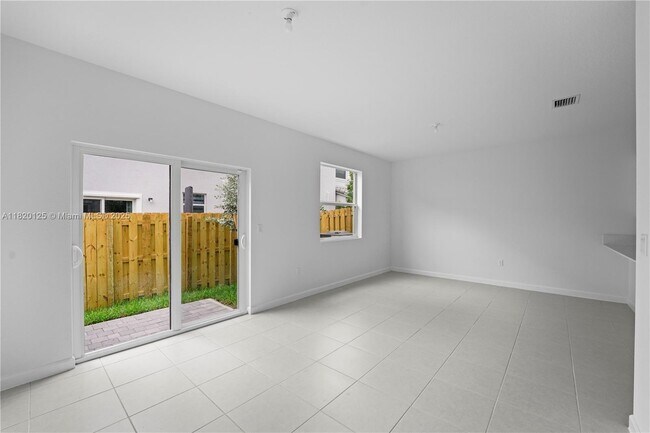Foto del edificio - 124 SW 184th Way