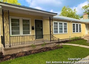 Foto del edificio - 819 San Antonio Ave