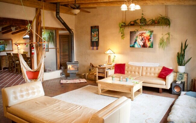 Building Photo - 39 Burro Bend