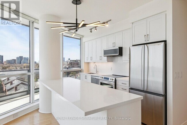 Building Photo - 2885 Bayview Ave