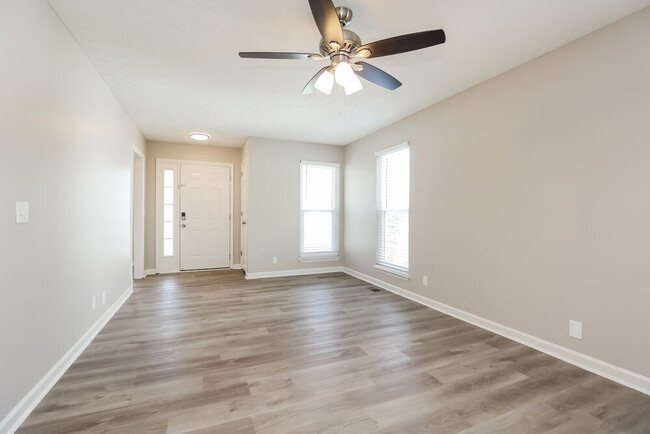 Building Photo - 3068 Chateau Valley Dr