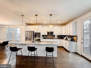 Building Photo - 42462 Dogwood Glen Square