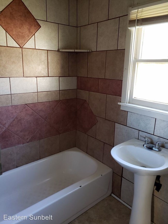 Building Photo - 1 br, 1 bath House - 712 South Dallas