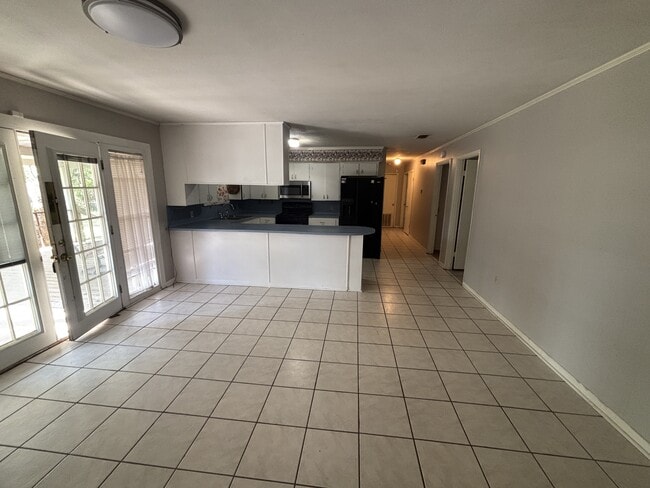 Foto del edificio - 906 Meadow Ln