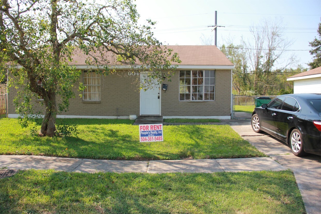 Foto principal - 604 Ruth Dr