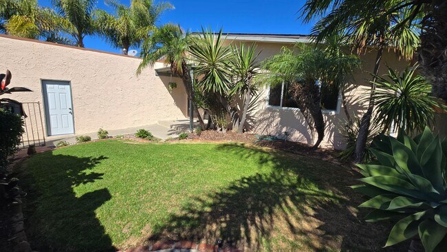 Foto del edificio - Spacious, 2BD/2BA with Fenced Yard and Sha...