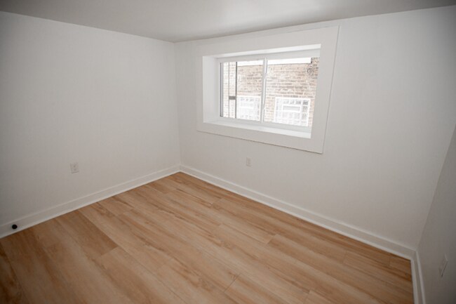 Foto del edificio - 1388 W 83rd St