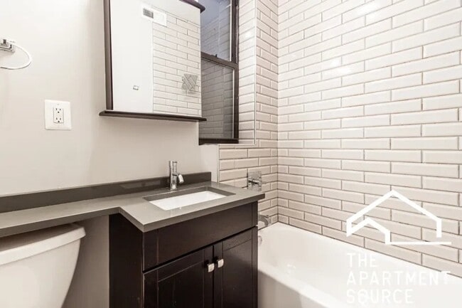 Photo - 3519 N Racine Ave (Chicago, IL) Apartment