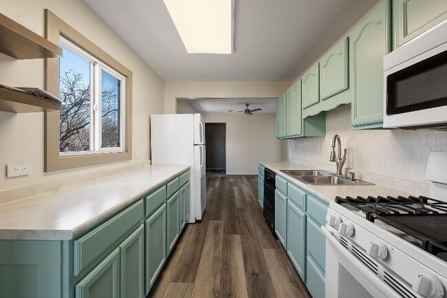 Building Photo - 319 Meade St