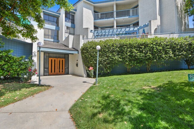 Foto del edificio - Beautiful 2B | 2B Condo in Los Feliz!