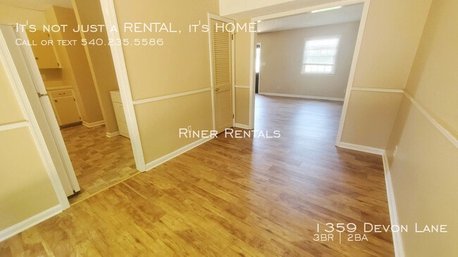 Foto del edificio - 1359 Devon Ln
