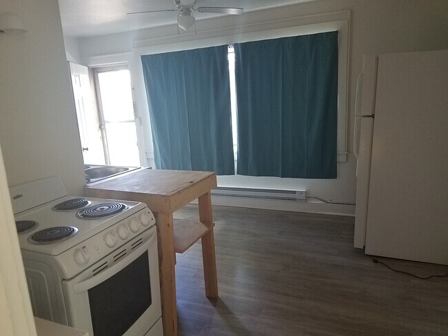 Foto del edificio - 403 E Montezuma Ave