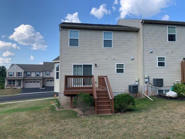 Foto del edificio - 346 Weatherstone Dr