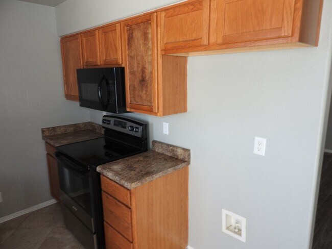 Foto del edificio - Country Living - 4+2 with 3 Car Garage!