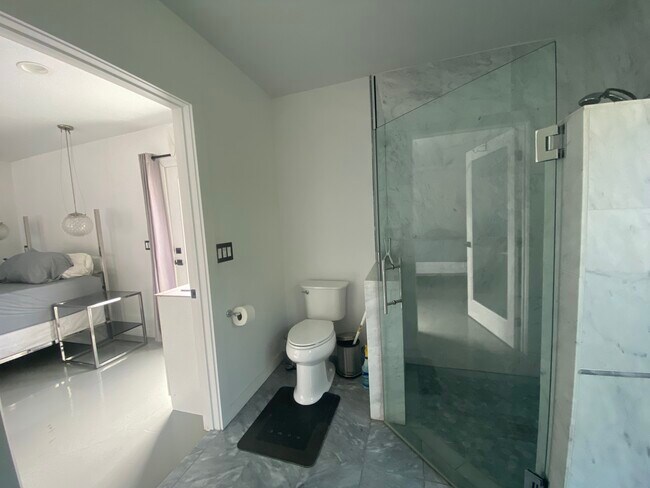 baño - 3047 Edgehill Dr