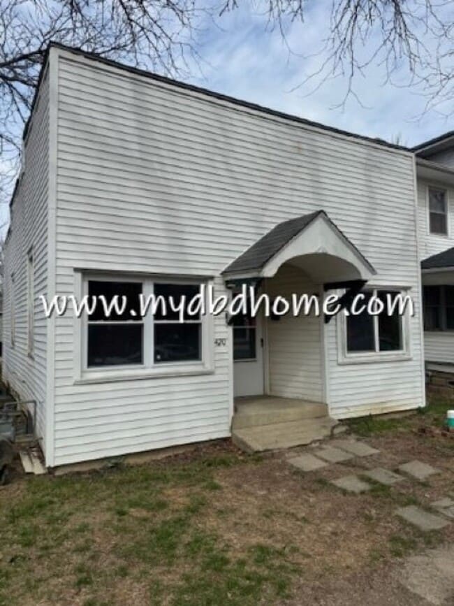 Building Photo - 420 Maxine Dr