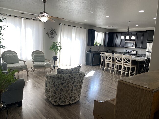 Foto del edificio - Charming 3 Bedroom Home with Granite Count...