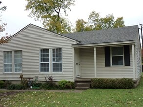 Building Photo - 931 E 37th Pl