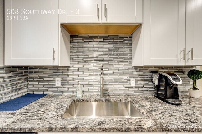 Foto del edificio - 508 Southway Dr