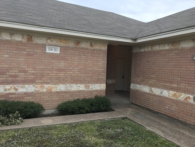 Building Photo - Duplex *LEASING SPECIAL AVAILABLE*