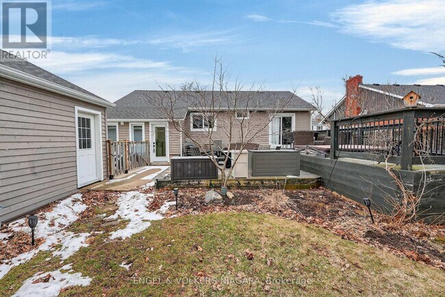 Photo du bâtiment - 70 Stewart St