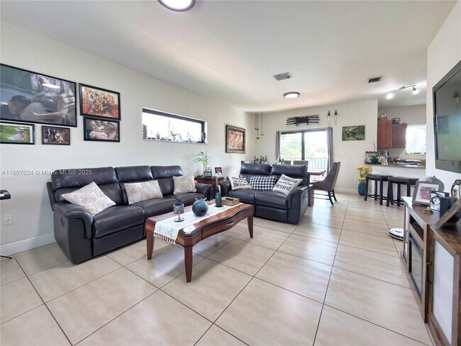 Foto del edificio - 1053 SW 29th Ct