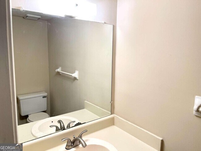 Building Photo - 120 Meadowbrook Ct