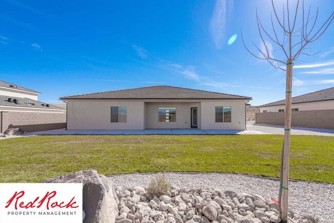 Building Photo - Beautiful Property in the Sage Canyon Neig...