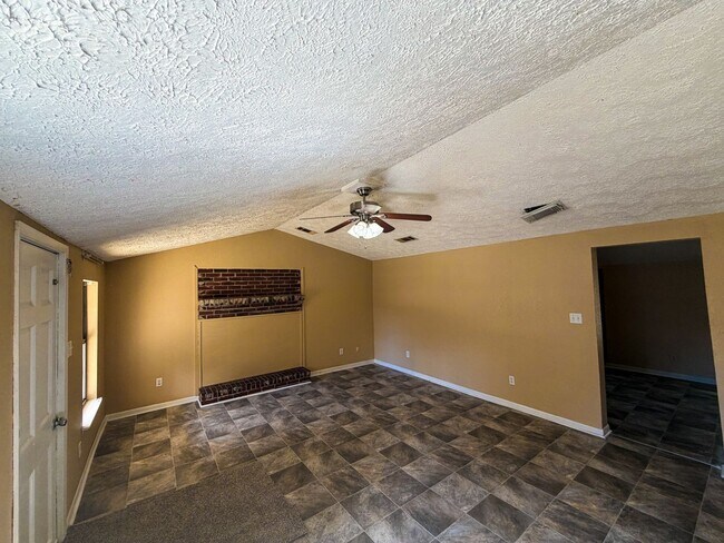 Foto del edificio - 1026 E Chestnut Ave