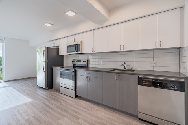 Building Photo - mn7011